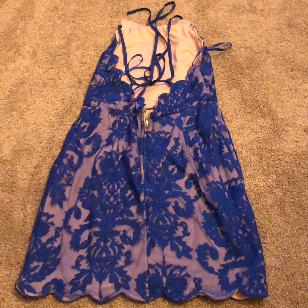 Blue lace mini dress - Picture 3 of 3